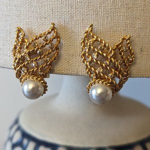 Oscar de la Renta Twisted Gold Tone Pearl & Crystal Clip On Earrings